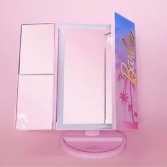 Barbie Trifold LED Makeup Mirror - Picture 6 of 10